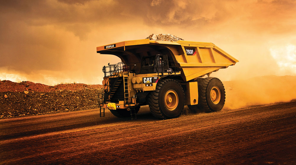 Caterpillar 793F mining truck in operation, maintained with high-performance lubrication systems and Samoa mining fluid management equipment