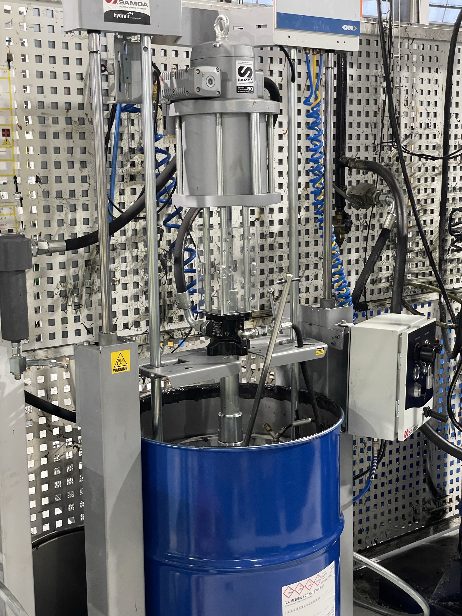 sistema de bombeo neumático industrial para fluidos de alta viscosidad.