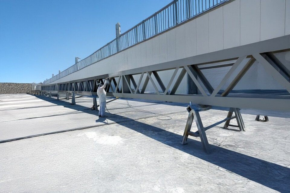Airless spray painting of large metal structures in outdoor industrial environment