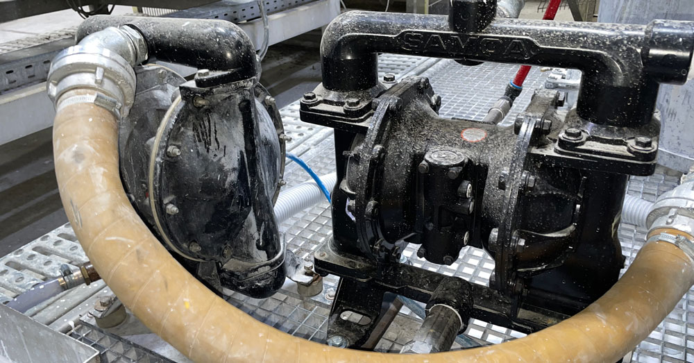 Samoa double diaphragm pneumatic pump